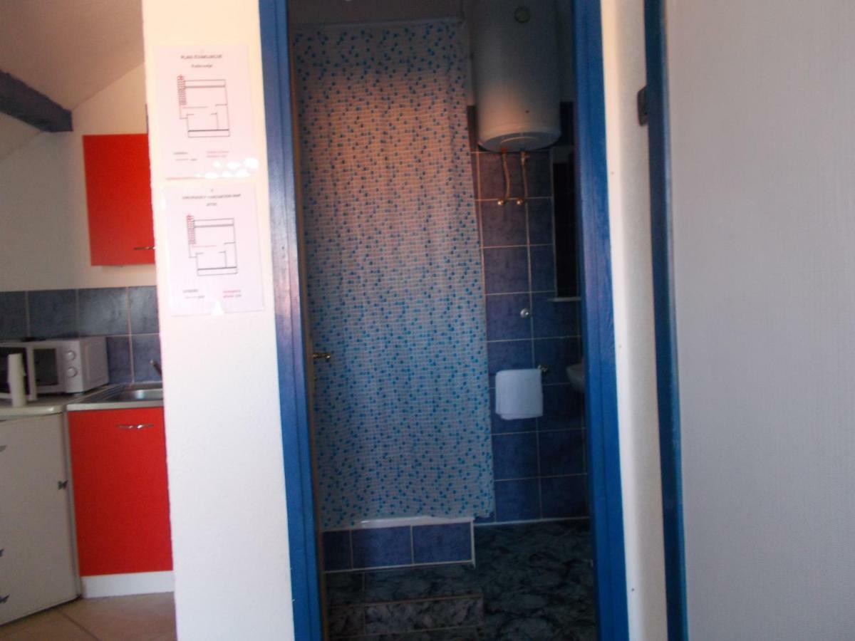 Apartments 031 ニン エクステリア 写真